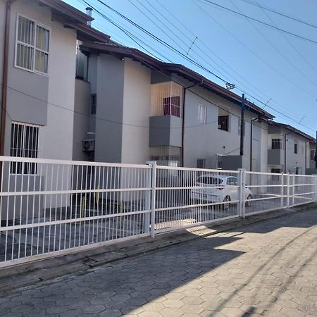 Apartamento Ubatuba - Praia grande - 250m da Praia Esterno foto