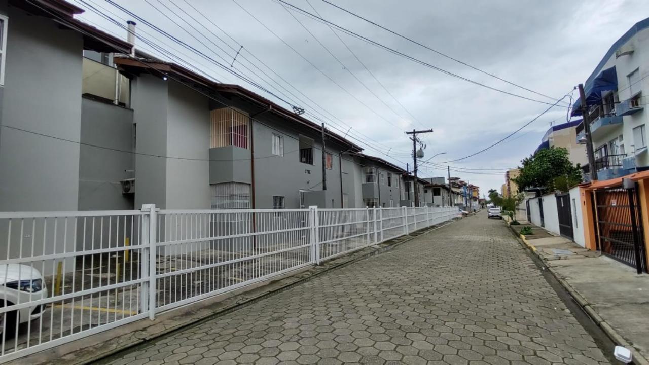 Apartamento Ubatuba - Praia grande - 250m da Praia Esterno foto